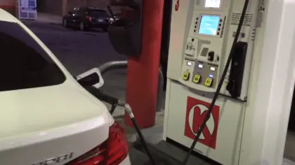 does bmw 328i require premium gas