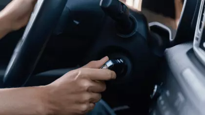 how long should a car crank before starting