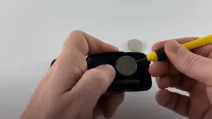 how to change toyota key fob battery